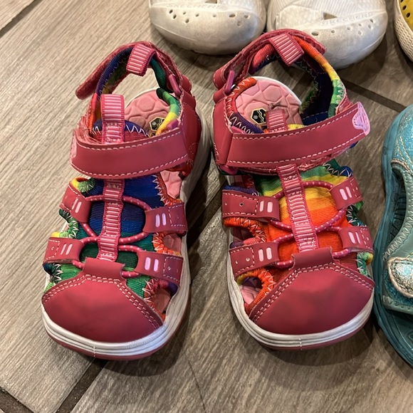 Lot of 6 size 8 girls shoes sandals native teva crocs - Picture 3 of 10